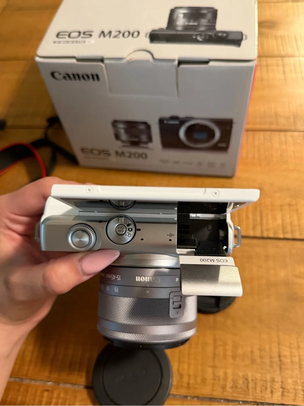 Canon EOS M200 White Mirrorless Camera Kit with Black Lens & Accessories